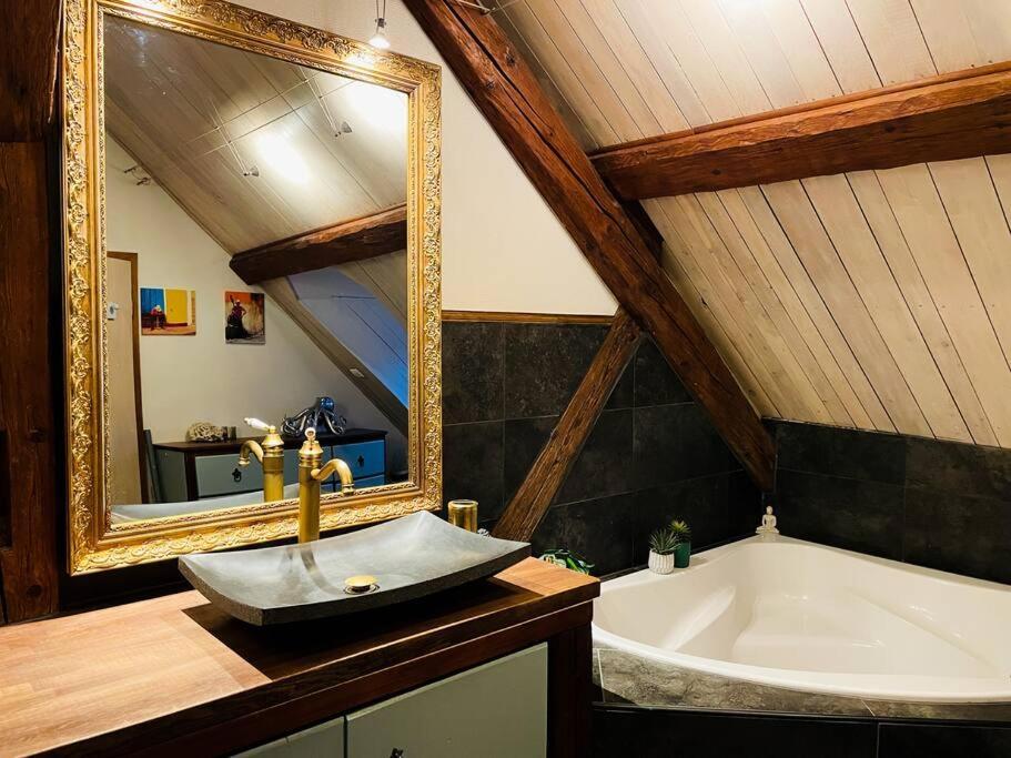 La Maison Rouge Au Coeur De La Ville. Riquewihr Zewnętrze zdjęcie
